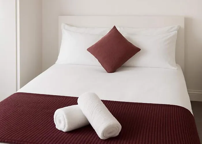 Spacious 4-bedroom Near Eastville Park -ideal For Contractors And Work Apartament