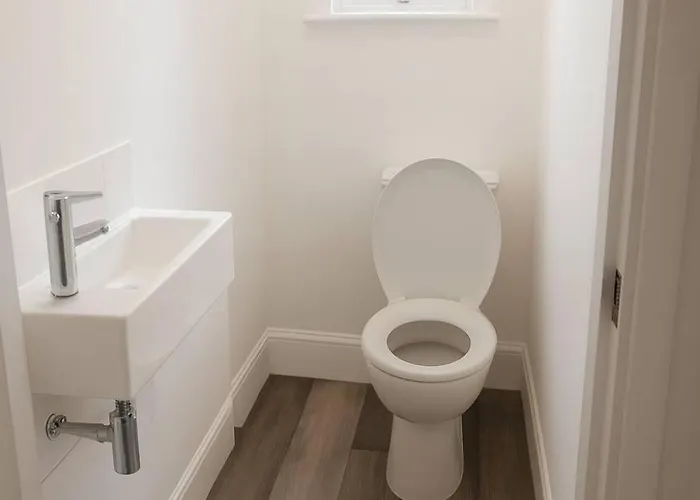 Spacious 4-bedroom Near Eastville Park -ideal For Contractors And Work Apartament