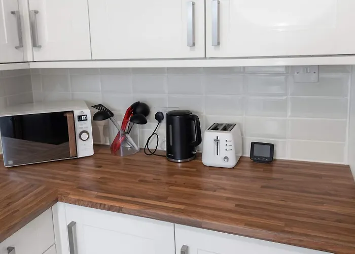 Apartament Spacious 4-bedroom Near Eastville Park -ideal For Contractors And Work *