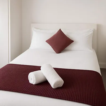 Spacious 4-bedroom Near Eastville Park -ideal For Contractors And Work 公寓