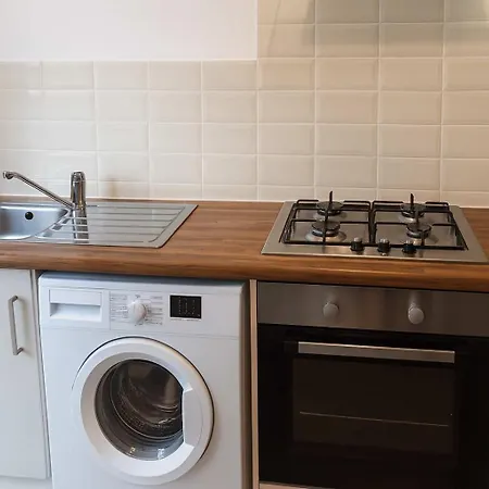 Spacious 4-bedroom Near Eastville Park -ideal For Contractors And Work Bristol