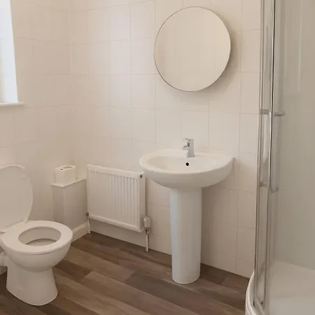 Spacious 4-bedroom Near Eastville Park -ideal For Contractors And Work Appartamento *