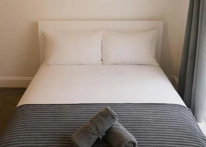 Spacious 4-bedroom Near Eastville Park -ideal For Contractors And Work * 布里斯托