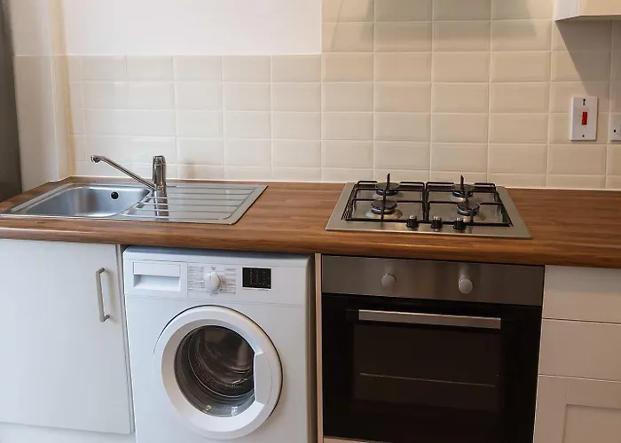 Spacious 4-bedroom Near Eastville Park -ideal For Contractors And Work 布里斯托